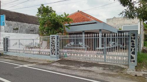 rumah dinas bapak homestay in Madiun