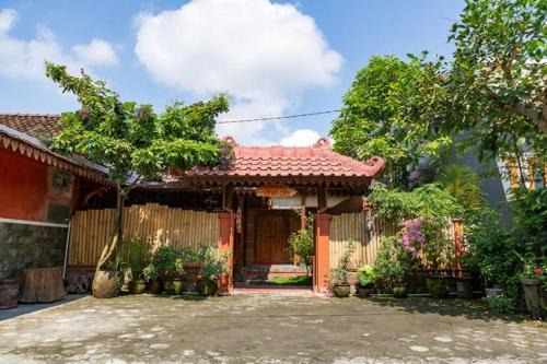 Rumah Ukhi Guest House in Yogyakarta