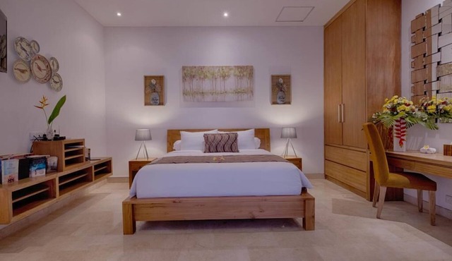 Saba 5BR stunning Private Beach Front + Hot Tub+Breaskfast AT in Gianyar