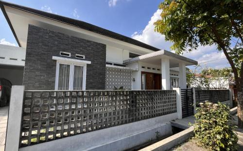 Sabbi's House in Bugisan