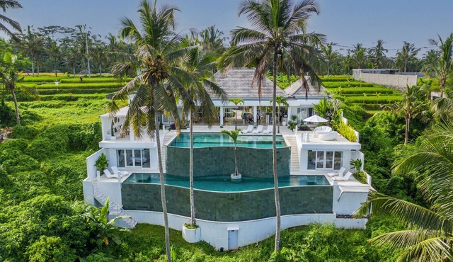 Sacred Jungle Luxury 4BR Ubud 2 Infinity Pools in Ubud