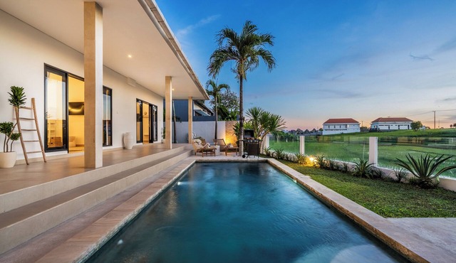 Santorini Sunset Elegant 4BR Large Pool, Cinema, Rice views in Bali