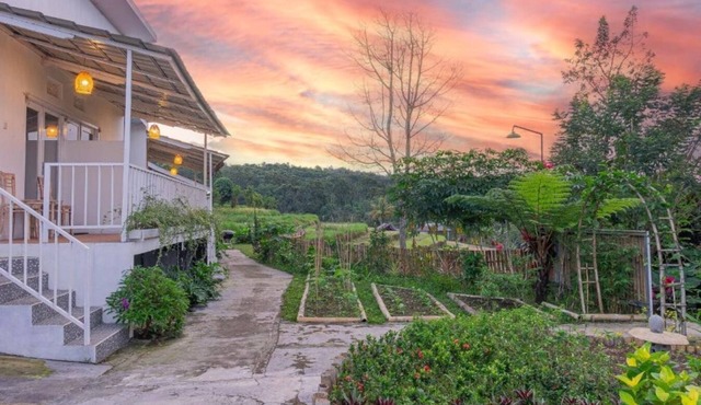 Santya Loka Lodge and Twin Waterfall in Tabanan