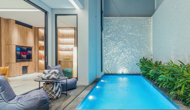 Sanur Luxury Villa 4BR w/Daily Cleaning, Karaoke, Pool, Fast Wifi, King in Denpasar Selatan