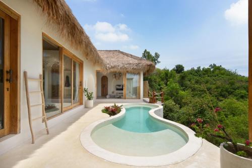 Sea-View Cliff Villa - Private Pool - 5min to Kuta in Kuta Lombok