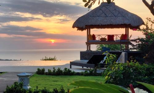Segara Gunung 3 Bedrooms Luxury Villa with Breathtaking Sea View in Temukus