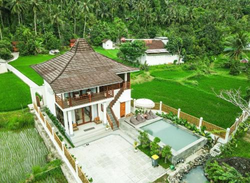 Semu Villa - Three Bedroom Private Pool Villa in Pawenang