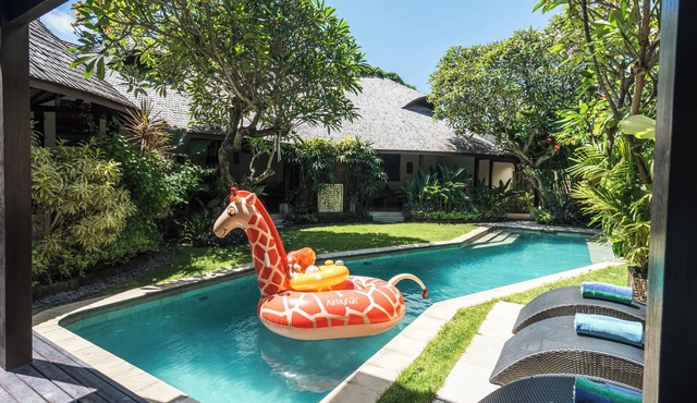 Serene 4-Bedroom Villa with Private Pool & Tropical Balinese Garden in Kabupaten Badung