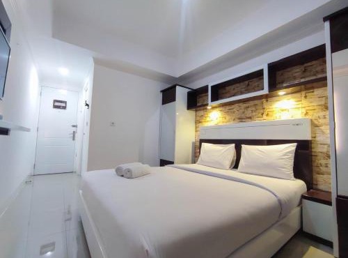 Simple and Homey Studio Room at Paltrow City Apartment By Travelio in Semarang