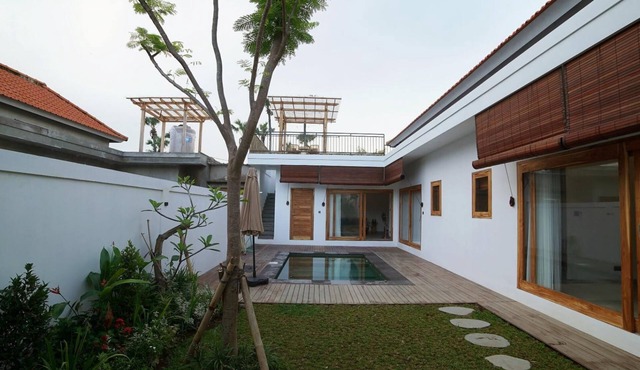 SkyLine Villa - Two Bed Pool Villa with Rooftop in Purwakerti