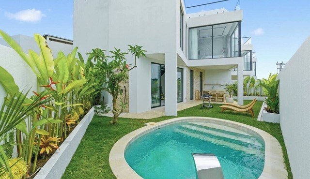 Snow White Villa 3 3-Bedroom Haven near the Beach in Badung Regency Bali