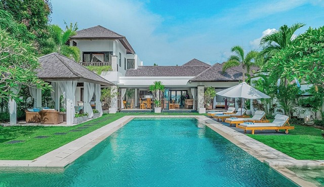 SO3005 - Waterfront 3 Bedroom Villa in Nusa Dua in Kuta Selatan