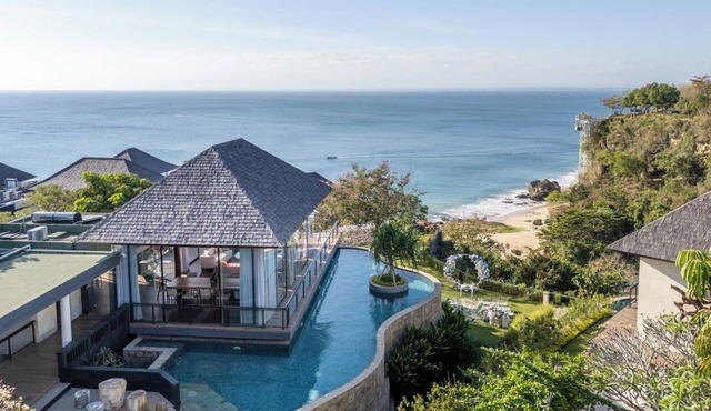 Spacious 5-bedroom villa in fabulous Bali with Seaview in Bali