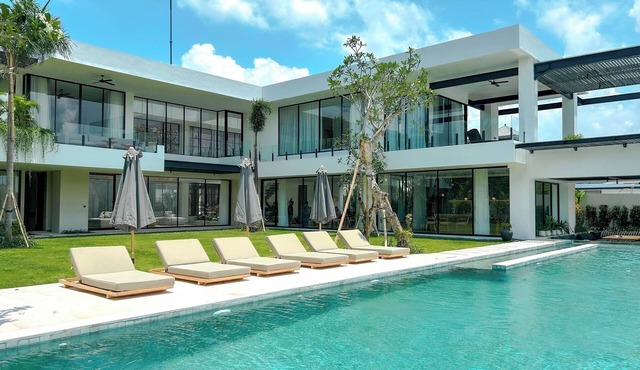 Spacious, 6 Bedroom Villa near Canggu Area in Badung