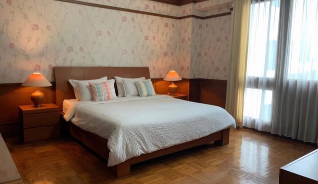 Spacious Apartment 2 bedrooms, centre of Jakarta, Senayann in Jakarta Pusat