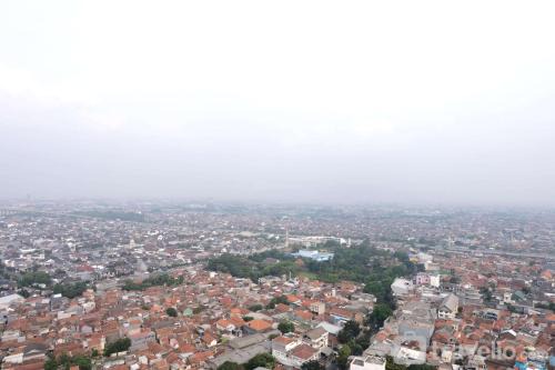 Spacious Combined Studio at Mekarwangi Square Cibaduyut Apartment By Travelio in Bandung