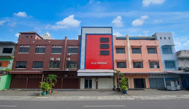 Spacious Double Suite Haven w/Free Parking & WiFi in Makassar