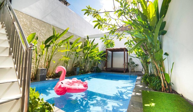 Spacious Family-friendly Villa with Swimming Pool in Gondowulung
