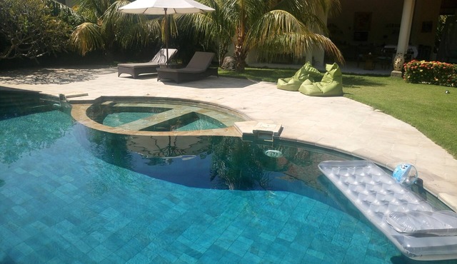 Spacious Luxury Villa w/ Pool & Jacuzzi near Amed Beach in Amed
