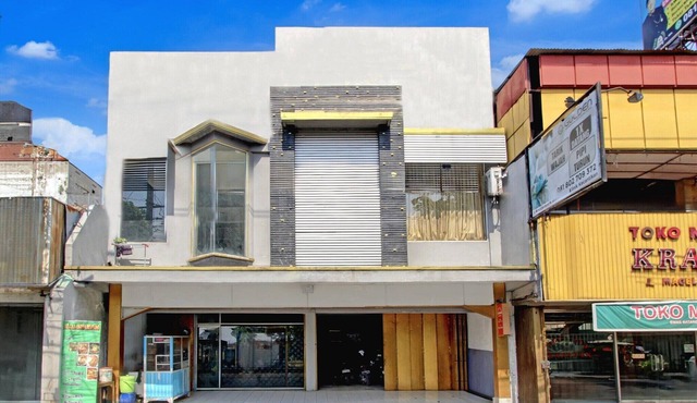 Spacious Triple Suite for Groups with Free WiFi in Yogyakarta