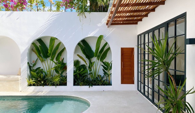 Splendid Villa Eden White Canggu Pool & 2 BD in Tibubeneng