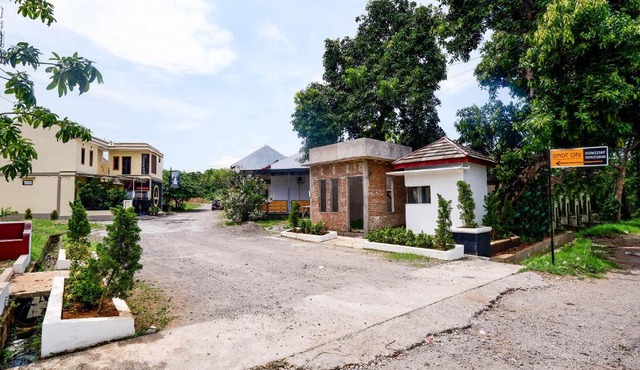 SPOT ON 2414 Homestay Potroyudan Syariah in Jepara