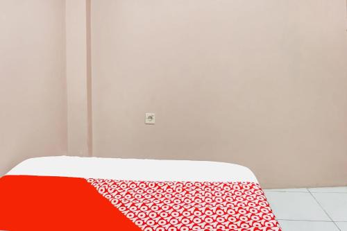 SPOT ON 91336 Guesthouse Tarumanegara in Karawang