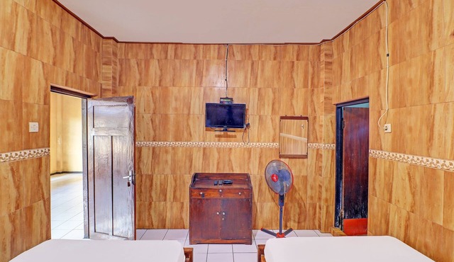 SPOT ON 92028 Hotel Surya Near Pelabuhan Gilimanuk in Melaya