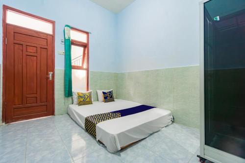 SPOT ON 93965 Ibrahim Guest House Syariah in Kediri