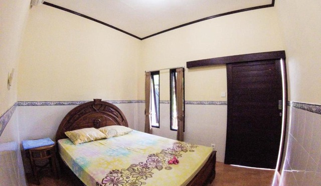 Sri Beach Inn in Legian