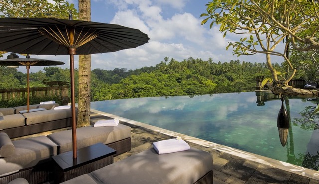 STUNNING VIEW! 6BR Villa W/Waterfall & Feature Garden Near Ubud! W/Pool! in Gianyar
