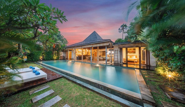Stylish 4BR Canggu Villa Private Pool & Sundeck 8 Min to Beach in Badung Regency