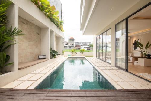 Stylish Canggu Villa 4BR with Ricefield View in Mantaak