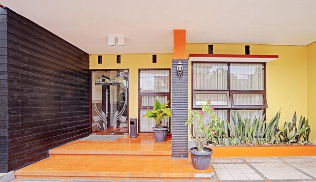 Stylish DBL Suite Escape W/Free WiFi and Parking in Padang