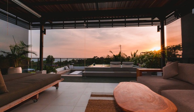 Summer Breeze Villa ,rooftop entertainments while enjoy sunset and Sea view in BADUNG