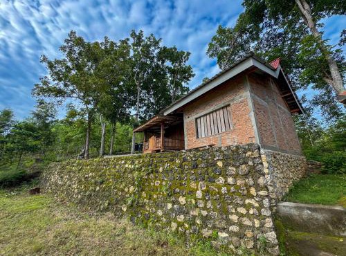 Sunrise and Ocean View Private Cabin - ESP Pacitan in Tamperan