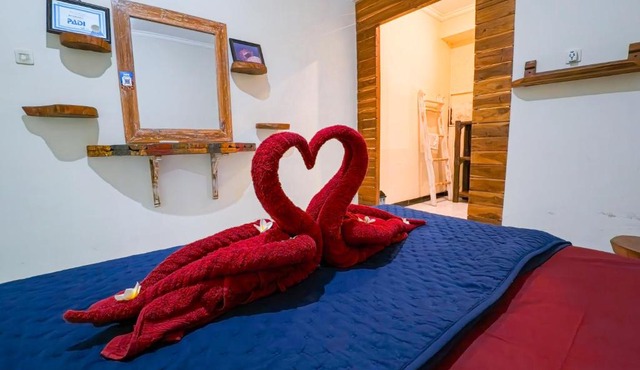Sunrise Lodge & Lounge in Singaraja