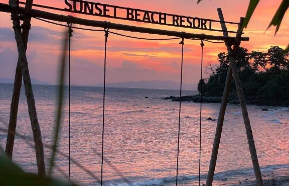 Sunset Beach Resort Weh in Paya