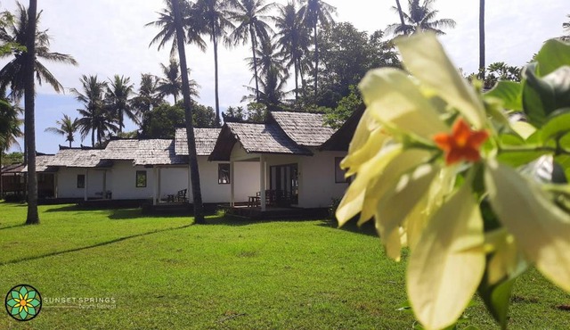 Sunset Springs Beach Retreat in Papak