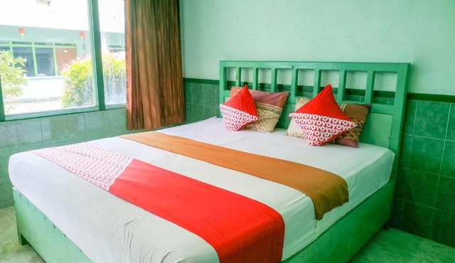 Super OYO 3098 Hotel Sahabat Baru in Singkawang