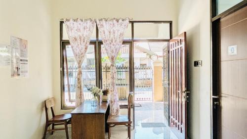 Surabaya Homey Siwalankerto Syariah in Wonokerto