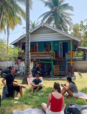 Surf House Hostel in Pulau Sarang
