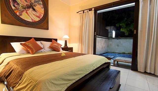 SuryaMas · Cozy 2BR Private Pool Double-Six Beach Legian Bali in Kuta