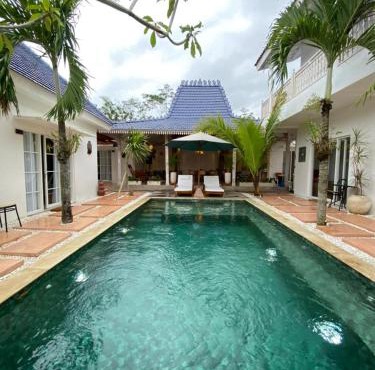 Taman Daun Homestay in Patrang