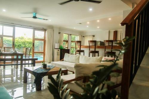 Teala Villa in Mantaak