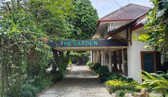 The Garden Family Guest House powered by Cocotel in Bogor