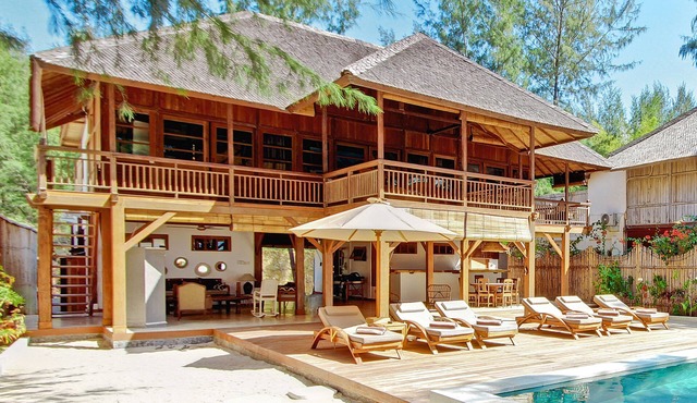 The Gili Beach Resort, 4 Bedrooms Villa Gili Trawangan - Beach Front in Gili Trawangan