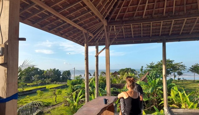 THE NYAMO surfschool & stay in Pulukan