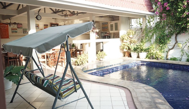 The Sangtus Home-Cozy and Comfy Home with great swimming-pool for you & family! in Jawa Barat