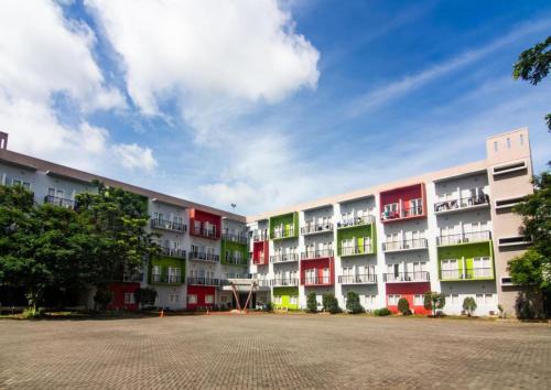 TOS Hotel & Convention Center Tangerang in Anggris
